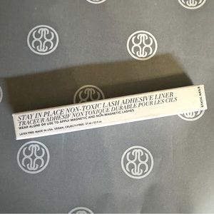 Magnetic lash adhesive